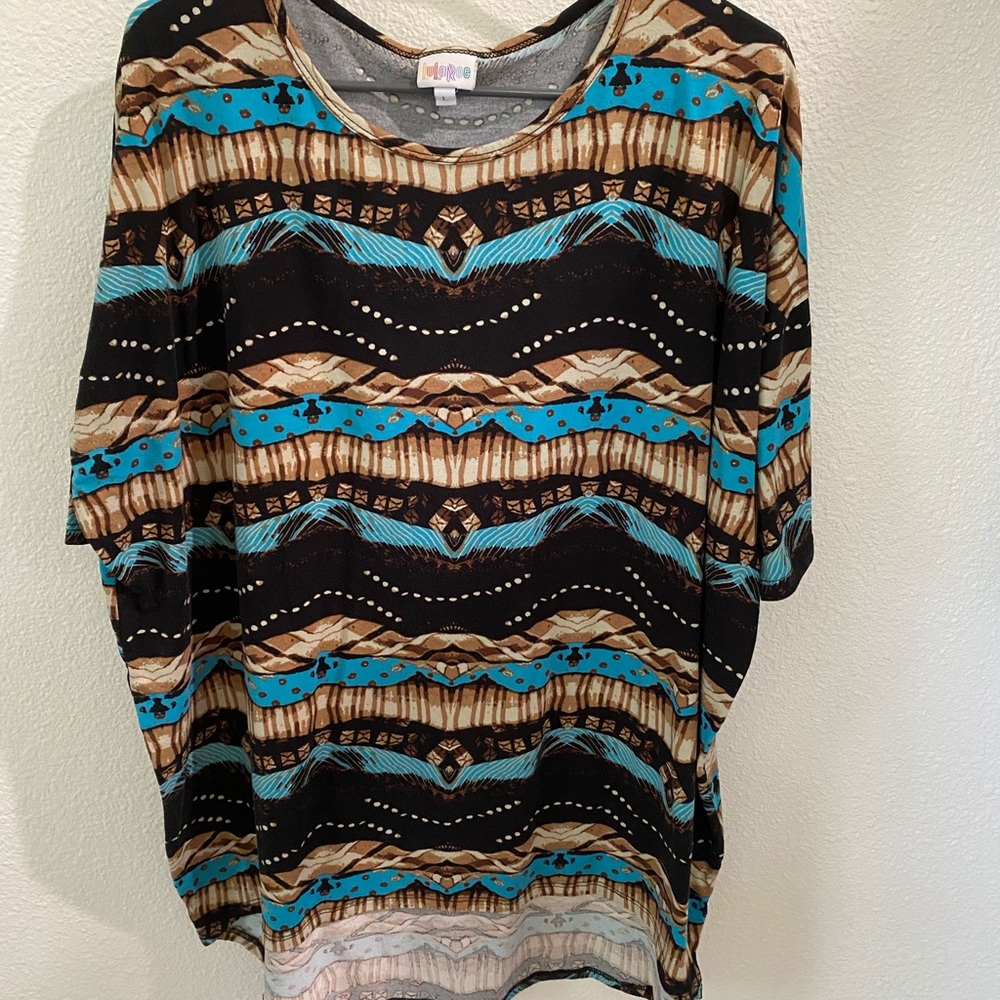 Lularoe Irma tee